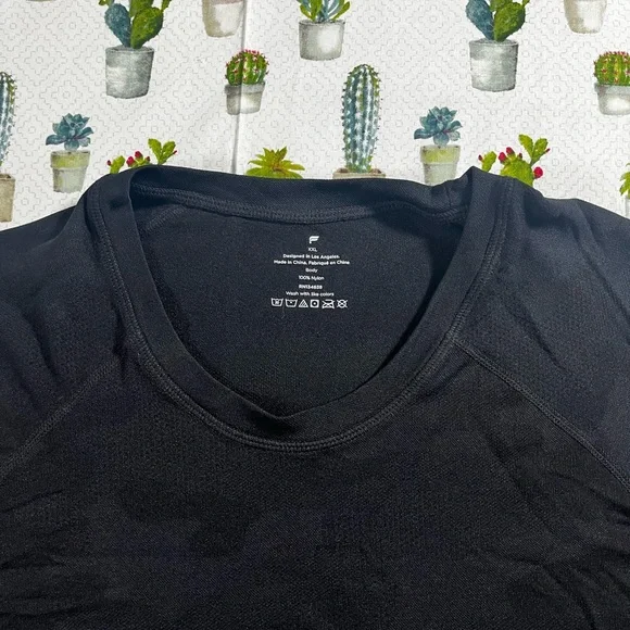 Fabletics Men’s Short Sleeve Shirt Black Camo Print XXL - Picture 2 of 11